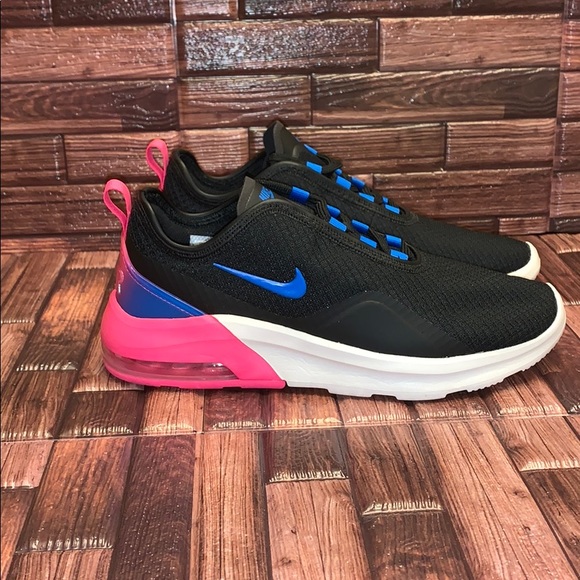 Nike Shoes - New Nike Air Max Motion 2